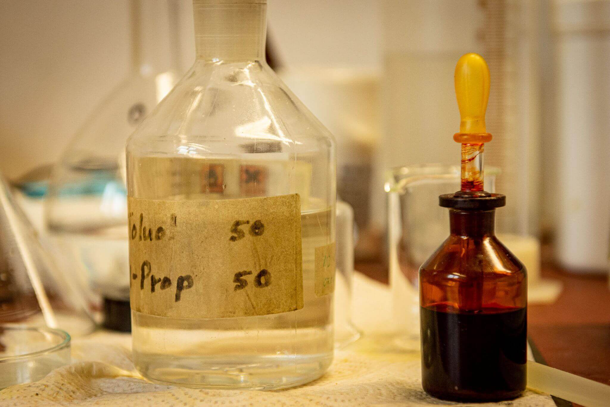 Antidot kettenöl: bevor sie in den laden kommen, müssen sie diverse labortests bestehen.