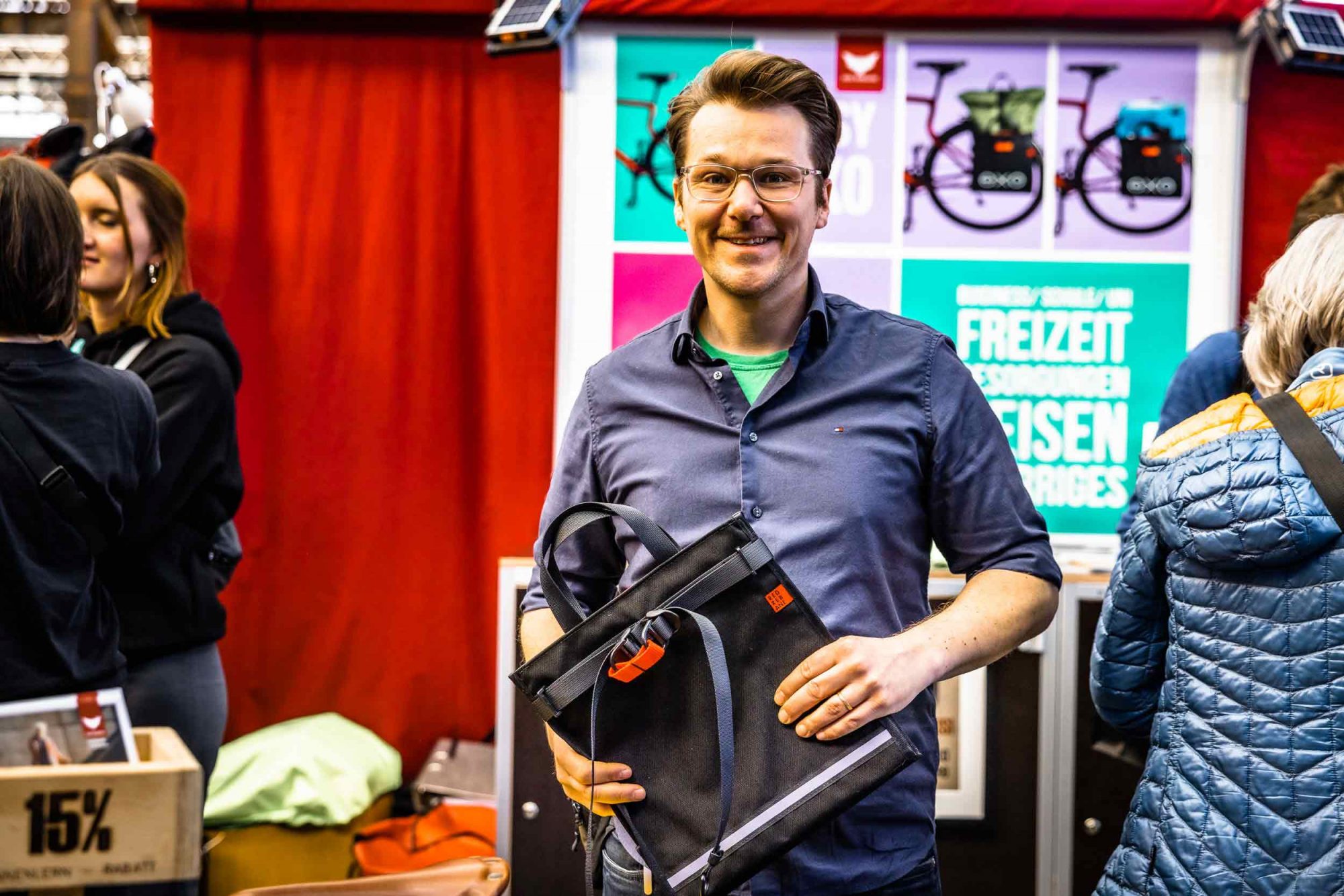 Stephan von red rebane zeigt uns sein neuestes fahrrad-produkt.