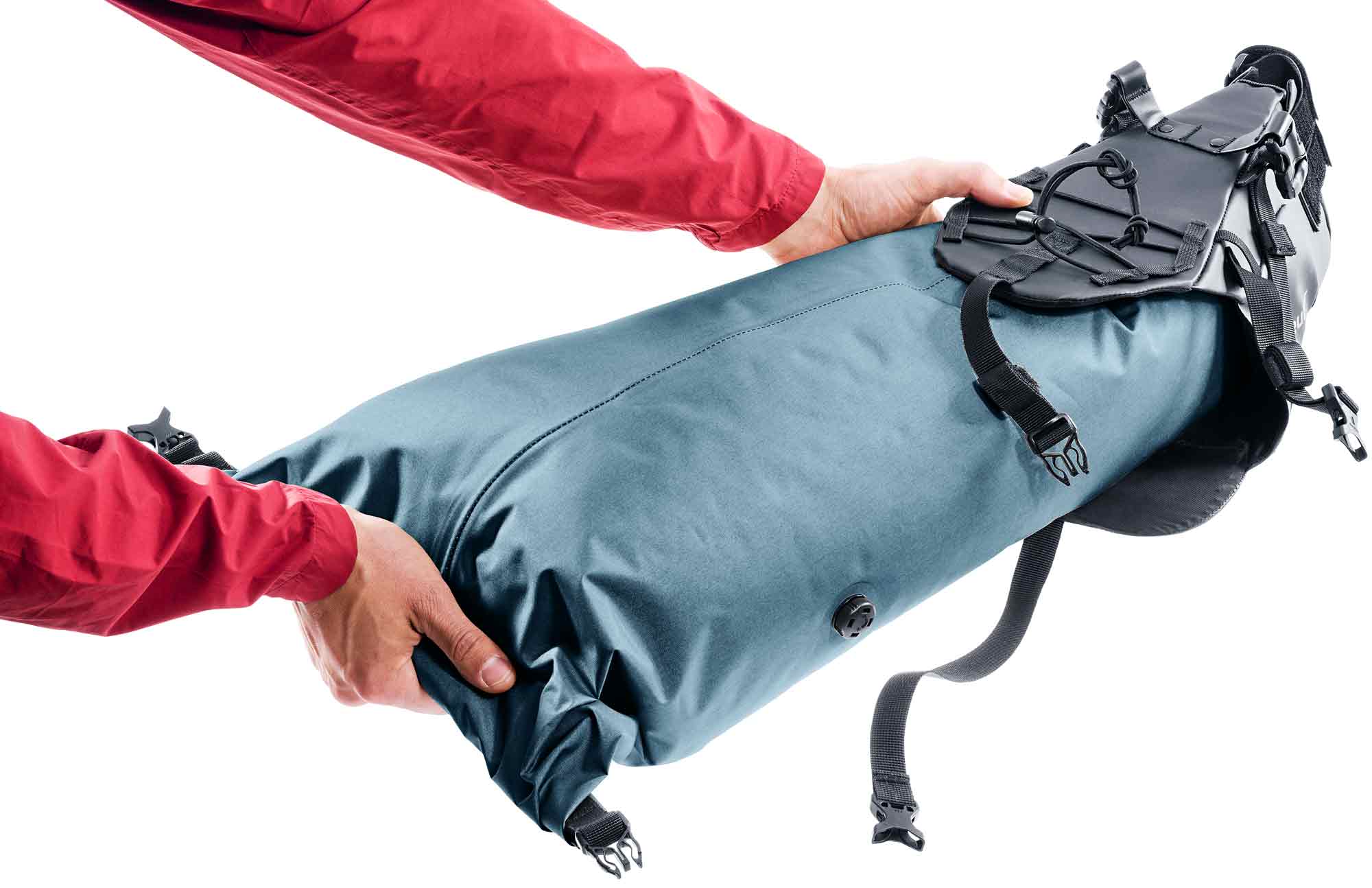 The deuter bikepacking saddle bag also convinces with its two-part design.