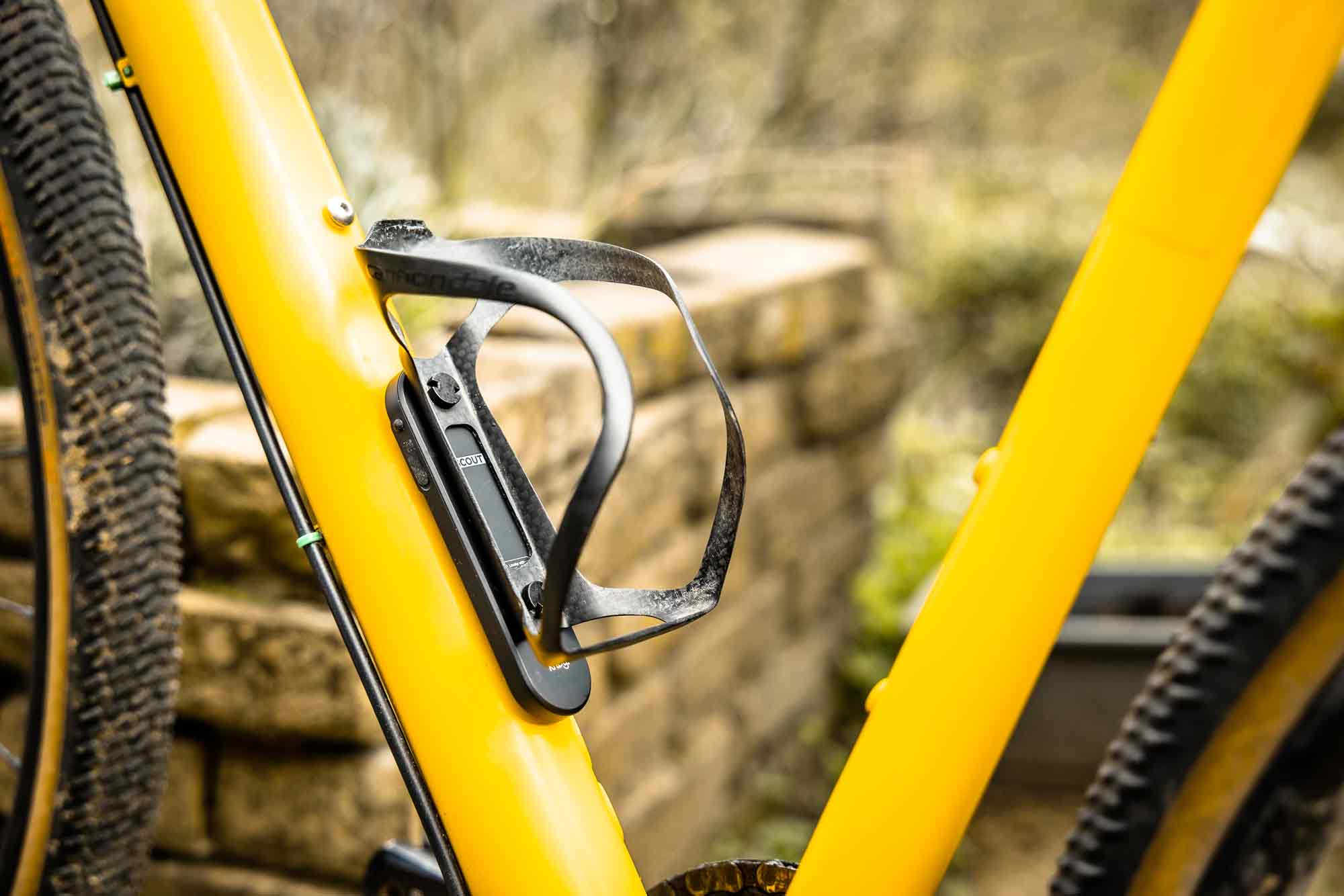 The scout can be mounted inconspicuously under the bottle cage.