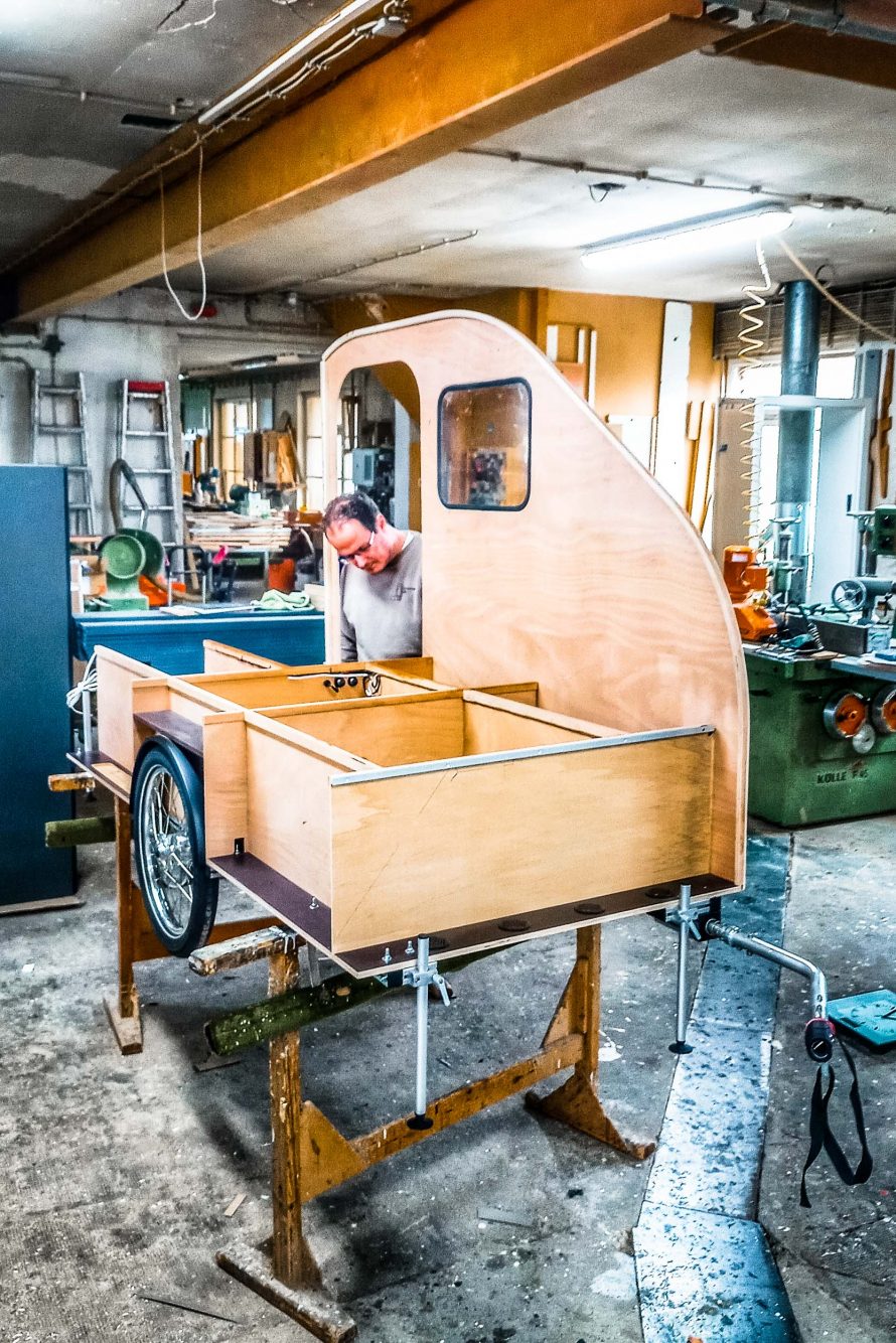 In der Holzwerkstatt Naid Deliu in Sinsheim-Hilsbach kannst dir unter Fachkundiger Anleitung deinen Fahrrad Wohnwagen selber aufbauen!