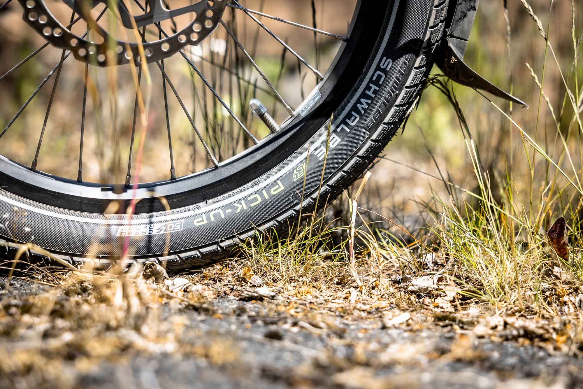 The robust "pick up" tyres from schwalbe were specially developed for cargo bikes. They also easily withstand the stresses on the compact hans-e.