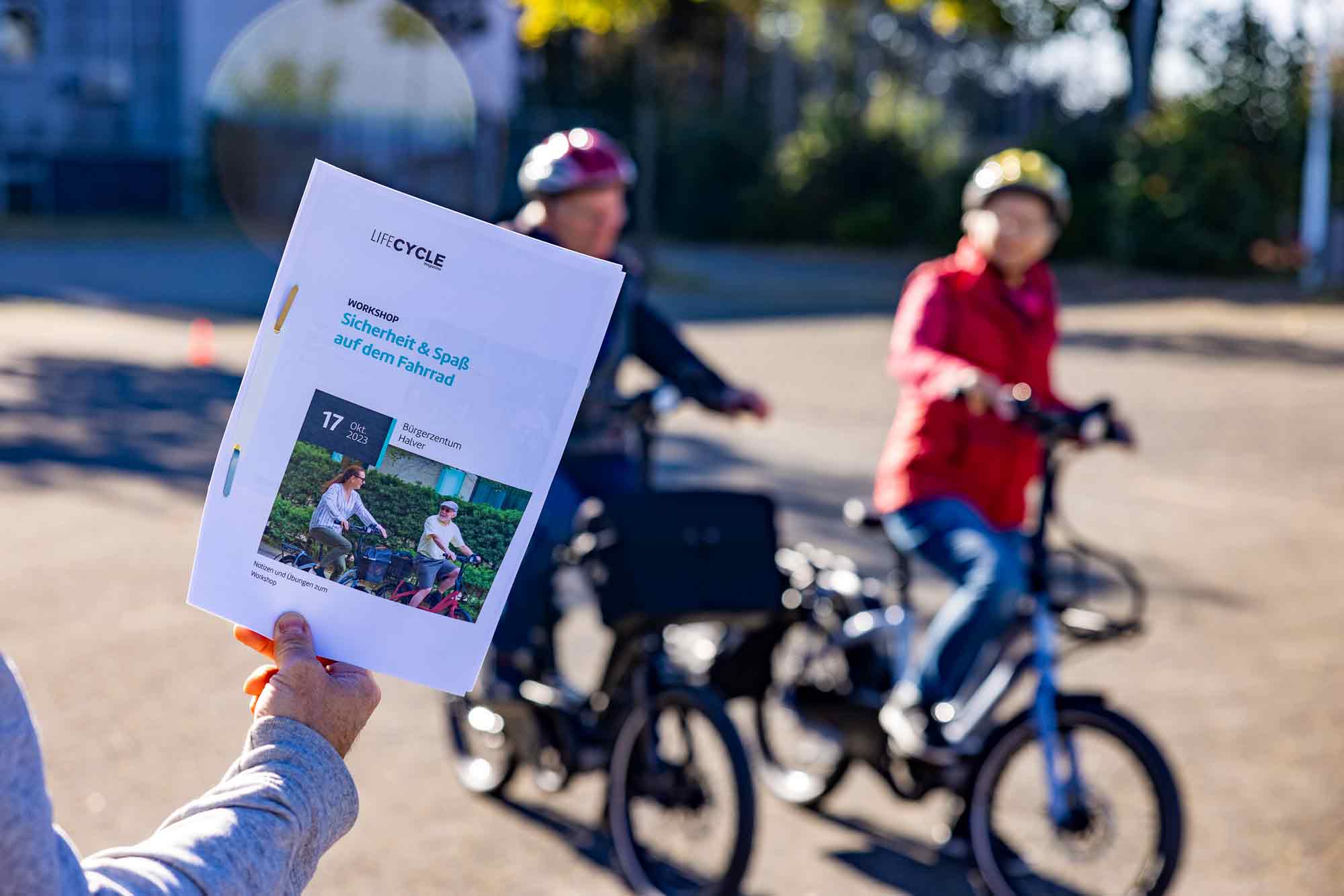 Die hauptzutaten für den lifecycle x tern fahrsicherheitsworkshop: ein paar gute tipps, gute fahrräder und lernfreudige radlerinnen!