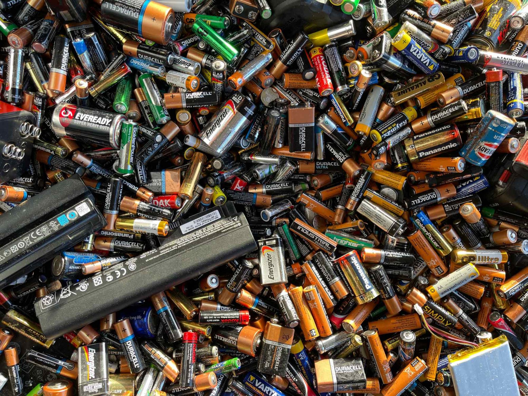 Battery repair instead of throwing it away: how to reduce the mountain of waste