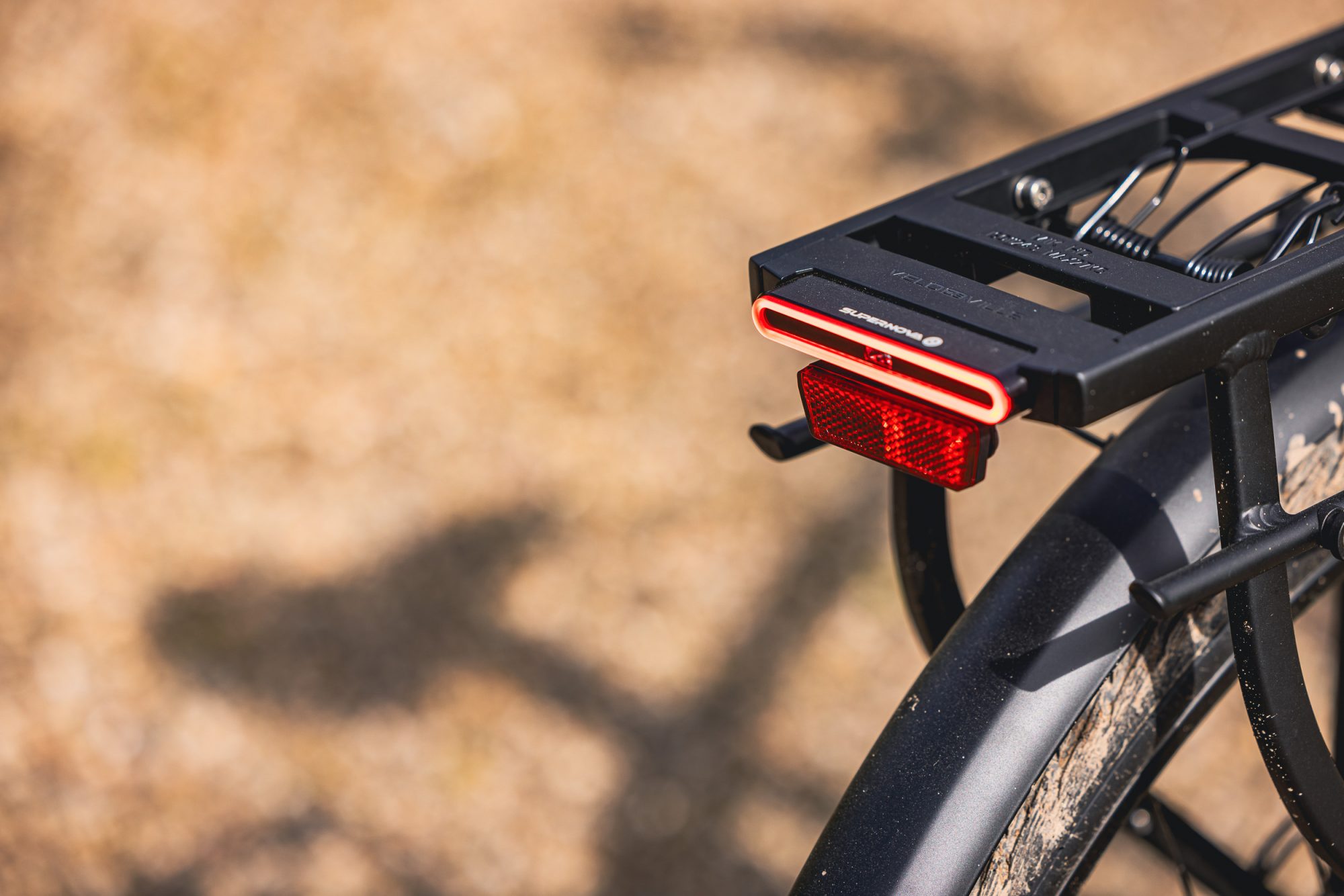 Individuality plays a major role at velo de ville. That's why you can choose almost every part of the bike according to your wishes. How about a super stylish rear light from supernova?