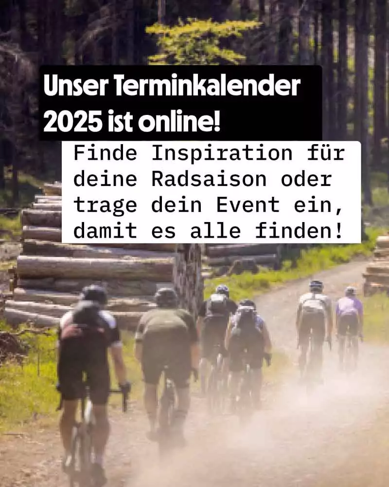 Eine gruppe von gravelbikern fährt auf einem forstweg im sauerland. Dieses bild verweist auf den lifecycle terminkalender mit zahlreichen gravel terminen